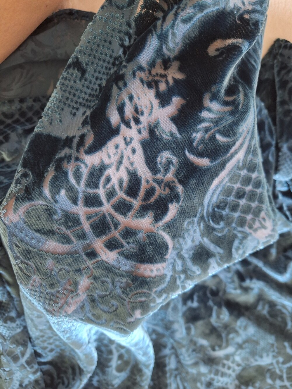 L'AGENCE Laurent Burnout Velvet Baroque Paisley Long Sleeve Blouse Size M - Picture 10 of 10